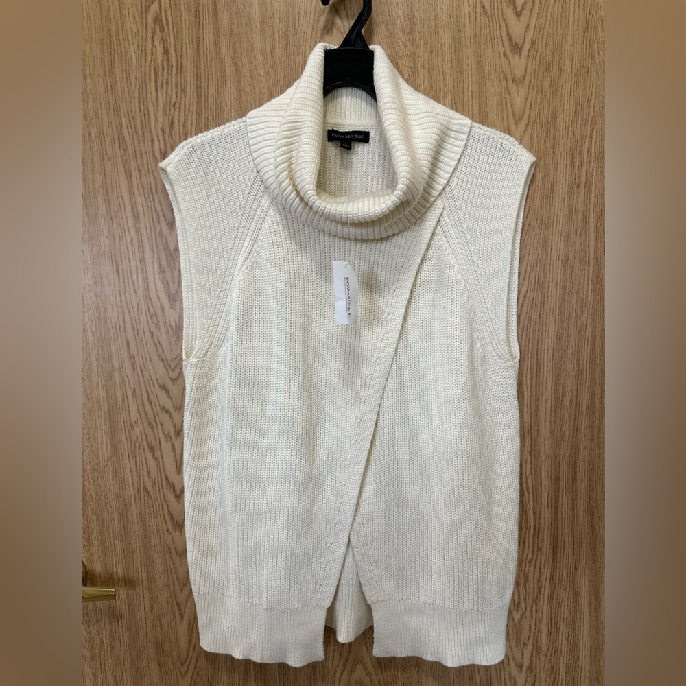 Banana Republic Crème Sleeveless Ribbed Turtleneck Sweater